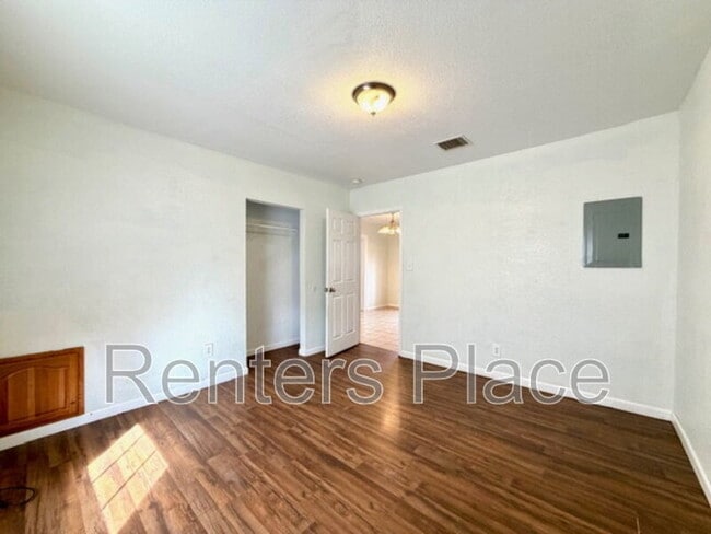 Building Photo - 1231 N Boston Pl