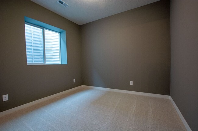 Building Photo - 14802-14804 Willow Street