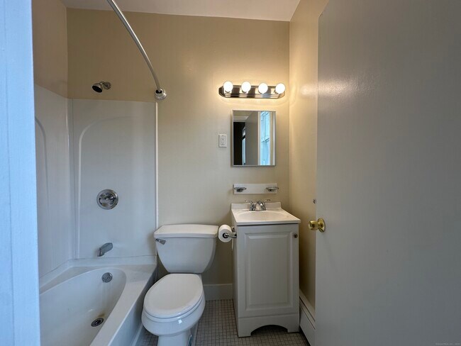 Building Photo - 205 Elm St