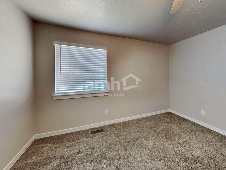 Building Photo - 10647 Avalon St