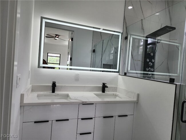 Building Photo - 3302 E 18th St