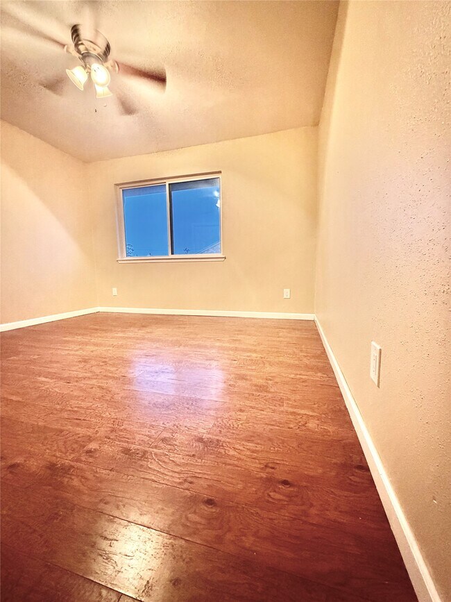 Building Photo - 5800 Lumberdale Rd