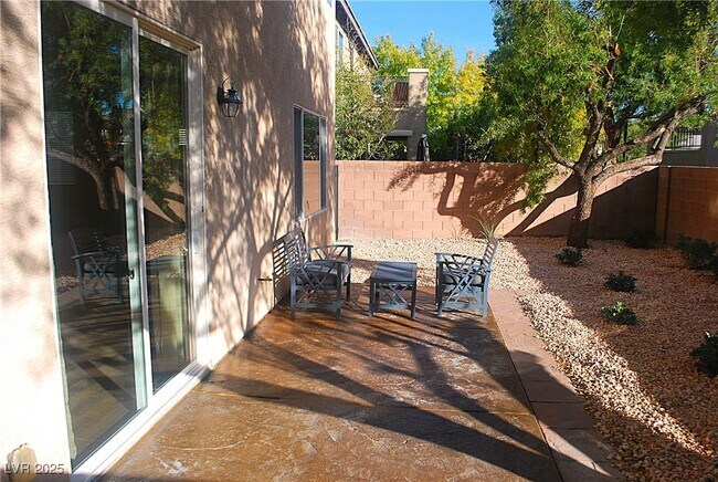 Building Photo - 10031 Cranbrook Falls Ct