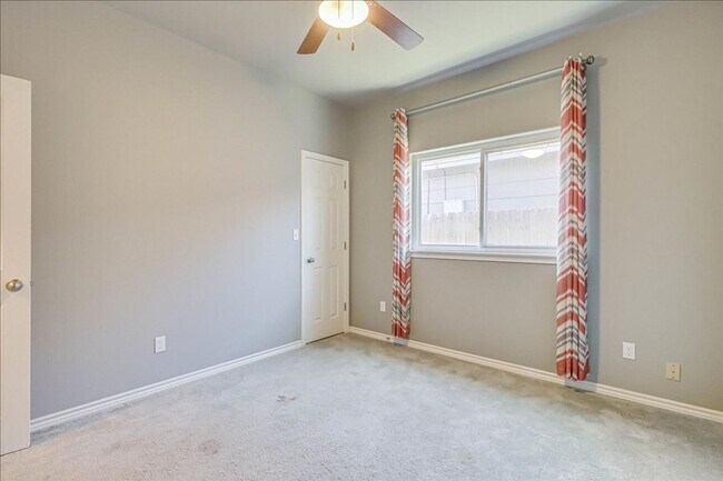 Building Photo - 2217 Ibis St