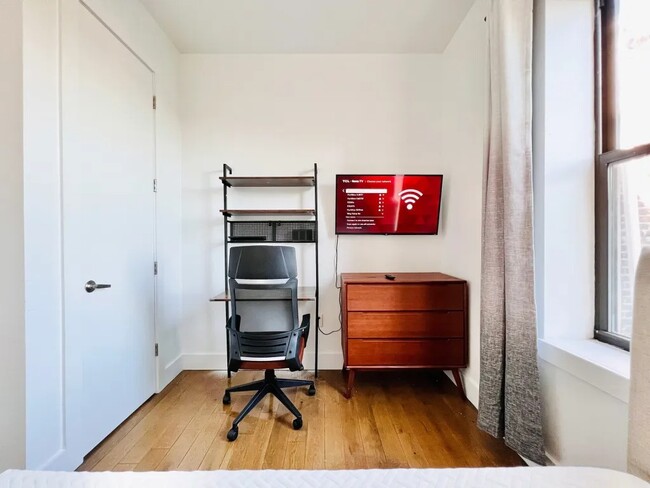 Building Photo - Furnished room / NOT APARTMENT