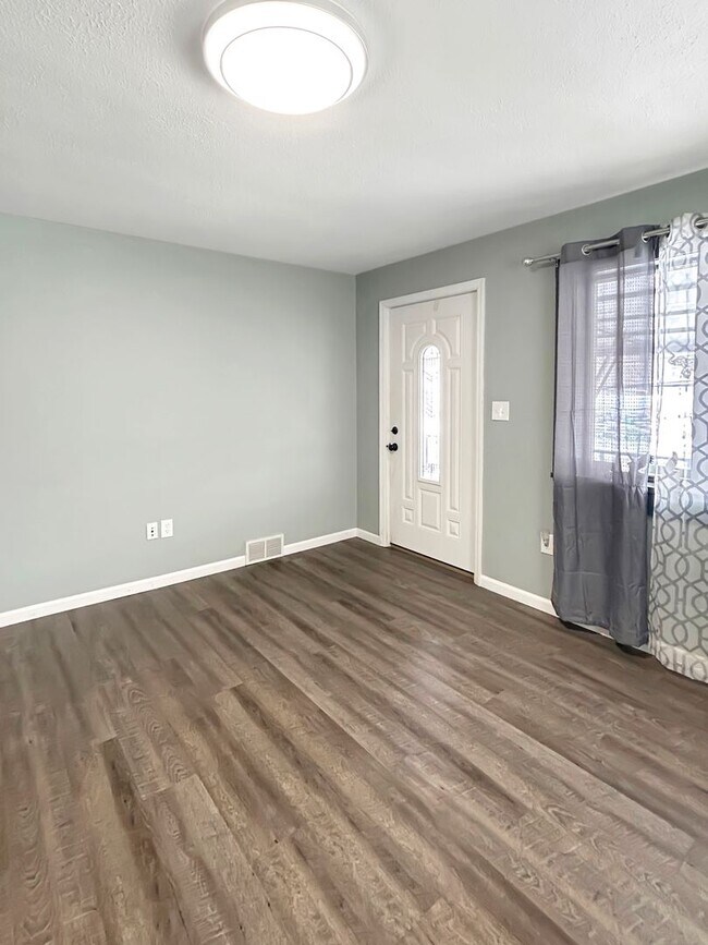 Building Photo - Charming 2-bedroom, 1-bath home in Oakdale, PA!