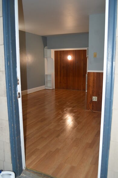 Building Photo - 430 S Holladay Dr