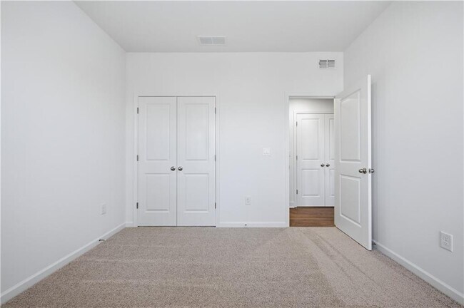 Building Photo - 376 Sunset Holw St