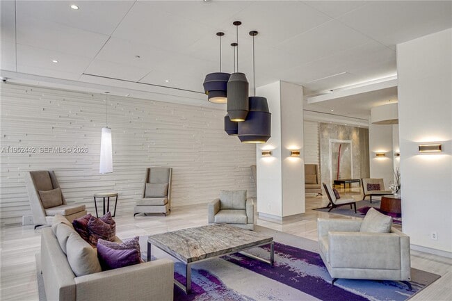 Building Photo - 100 Bayview Dr