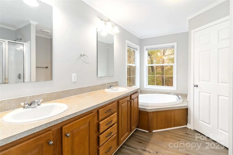 Building Photo - 2420 Creekside Dr