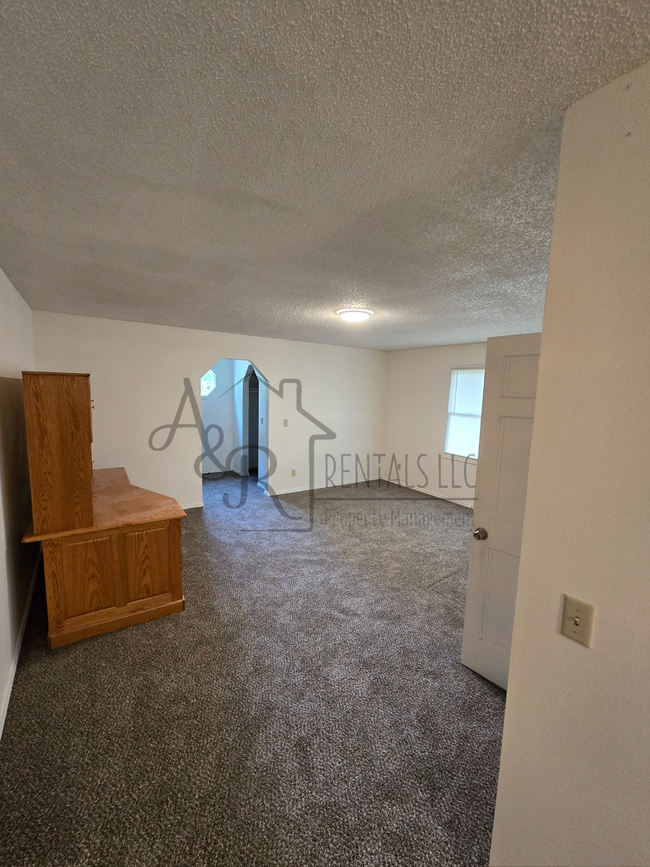 Building Photo - 109 E Williams St