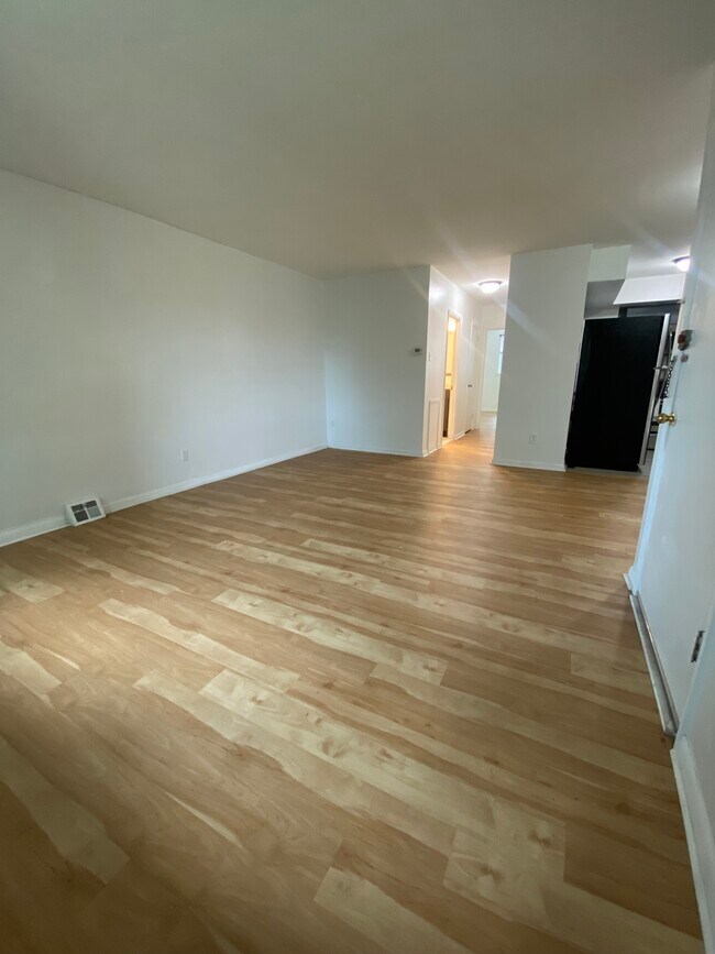 Building Photo - 2638 Daphne Rd