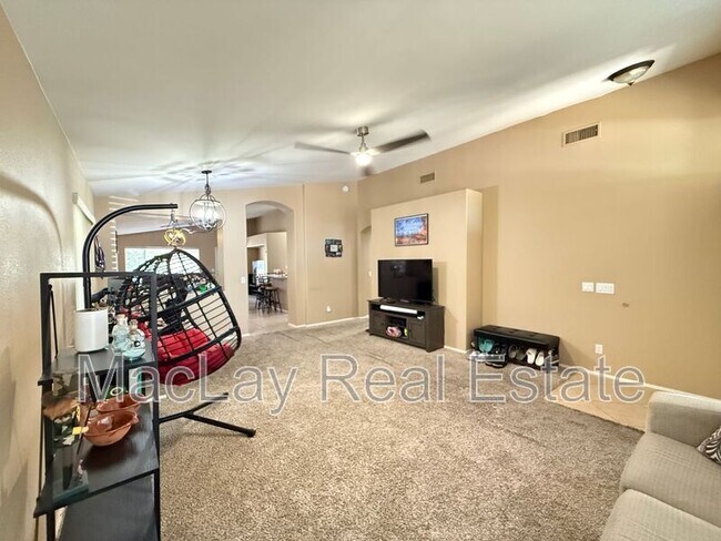 Building Photo - 450 W Musket Pl