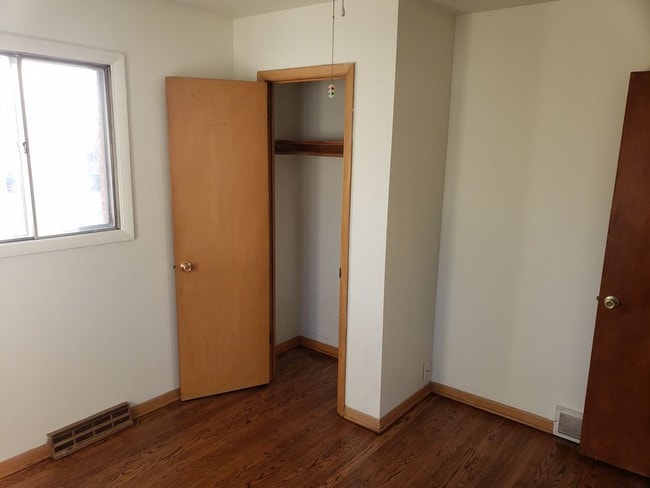 Building Photo - 2025 W Warnimont Avenue - 2 Bedroom Lower