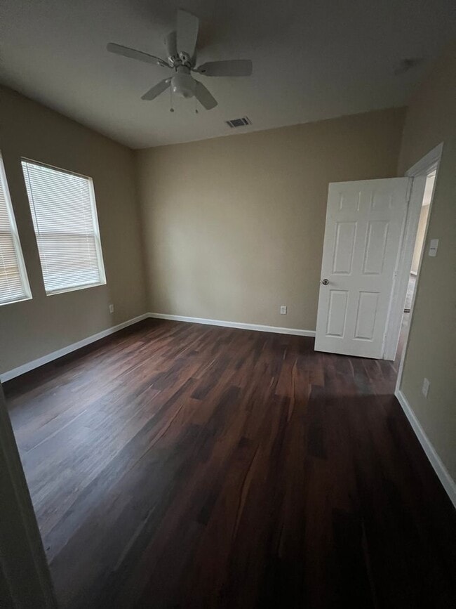 Building Photo - Renovated home in Silsbee!