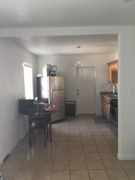 Building Photo - 1508 W Orange Avenue