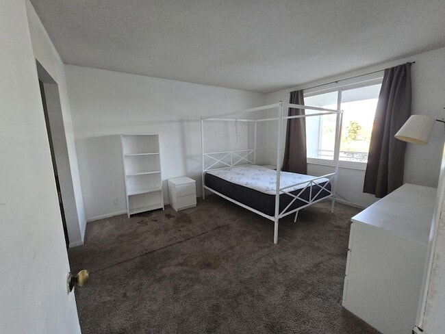 Building Photo - 5335 NW 10th Ct