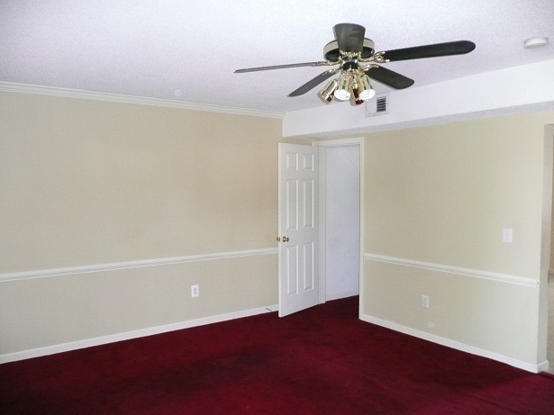 Building Photo - 3 bedroom / 1.5 bath Townhouse for Rent  J...