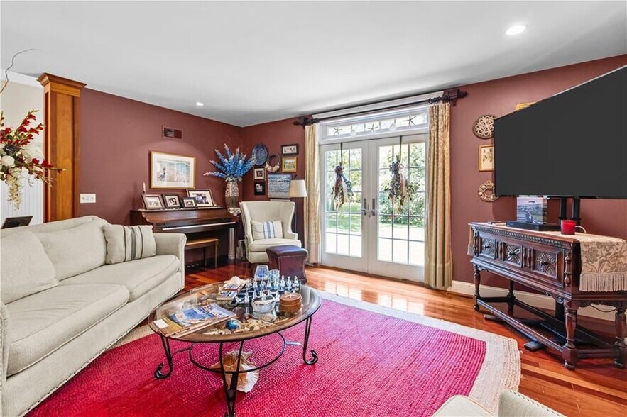 Building Photo - 93 Kickemuit Ave