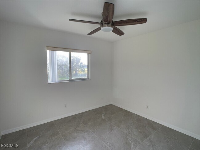 Building Photo - 1417 SE 8th Ave