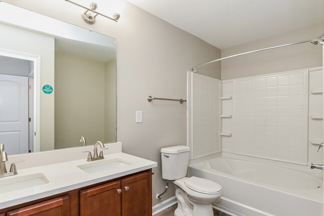 Building Photo - 3 Bedroom Charlotte Home