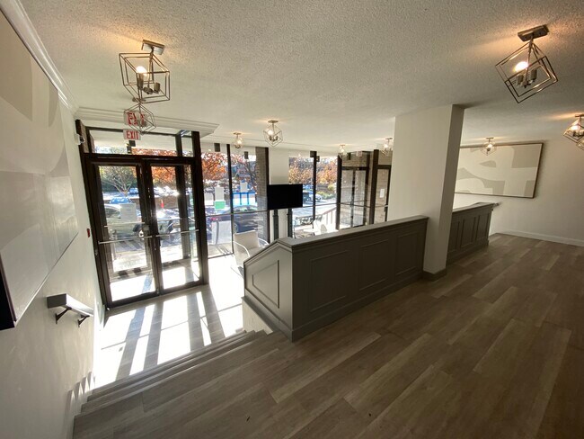 Building lobby - 118 Monroe St