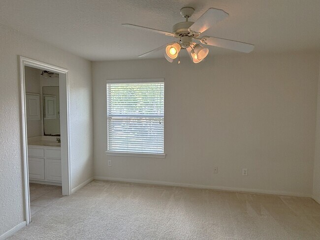 Building Photo - 19538 Piney Lake Dr