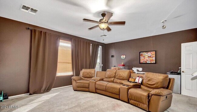 Building Photo - 2021 E Desert Inn Dr