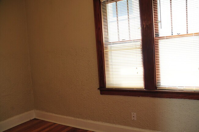 Building Photo - 2474 N Bartlett Ave