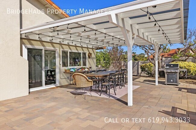 Building Photo - 1004 St Albans Pl