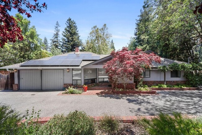 Building Photo - 24421 Summerhill Ave