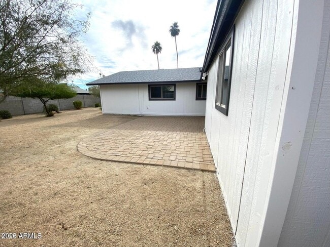 Building Photo - 4417 S Newberry Rd