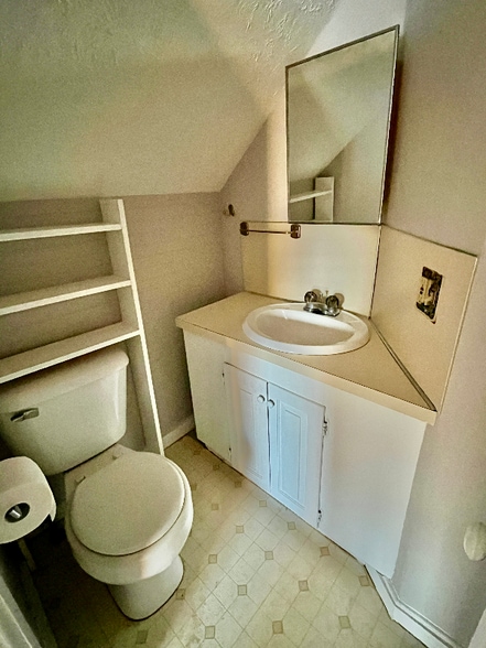 Building Photo - 50 N Main St