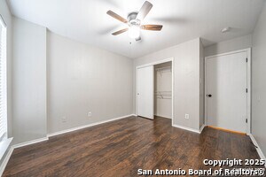 Building Photo - 423 Golden Walk