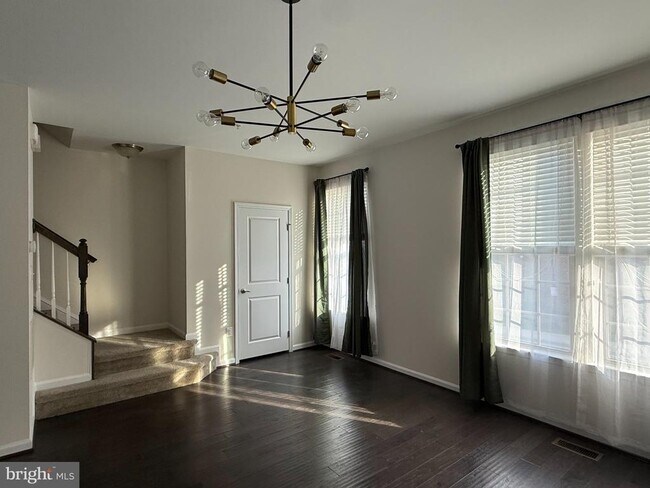 Building Photo - 2784 Fredericksburg Rd