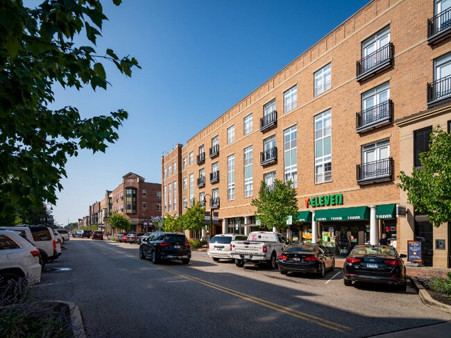 Building Photo - 1028 N Eddy St