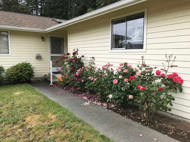 Building Photo - 9114 44th Dr NE