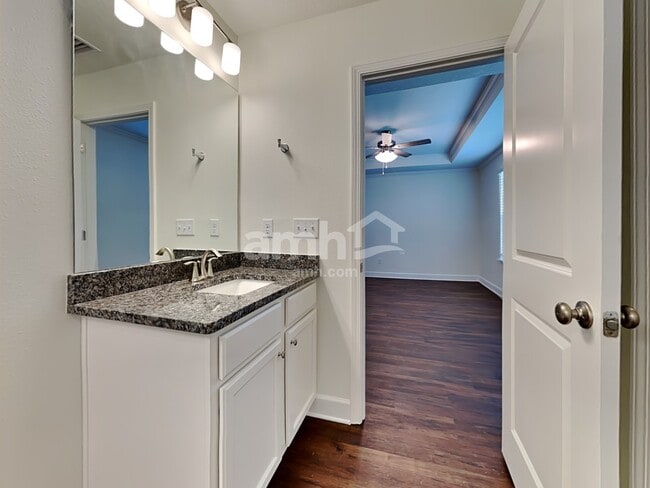 Building Photo - 1019 Tan Tara Trl