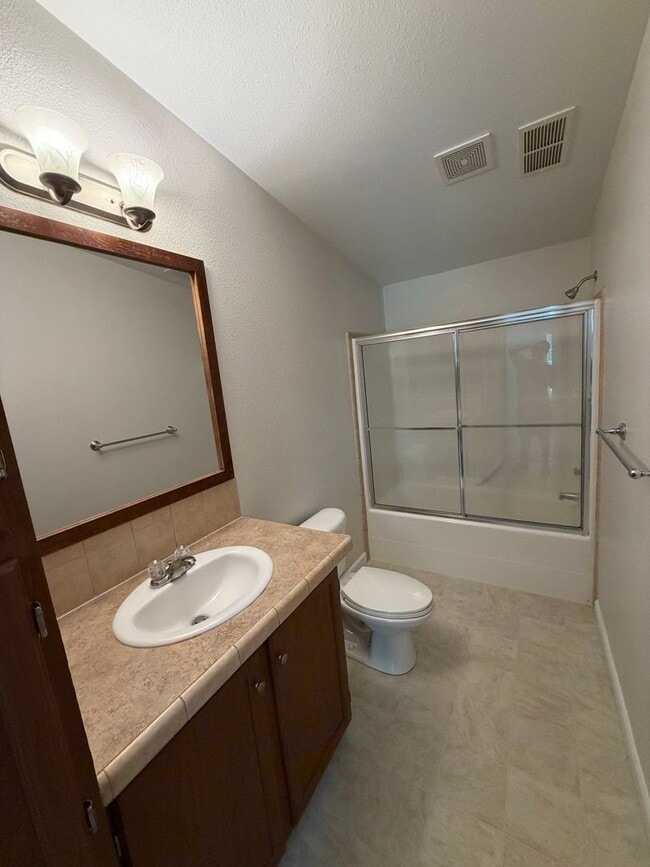 Building Photo - Peaceful Living – 3 Bedroom, 2 Bath Single-Family Home