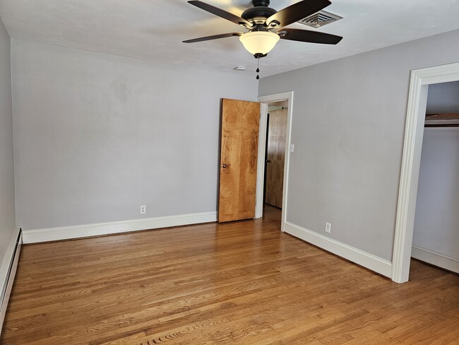 Building Photo - 2304 Lakewood Ln