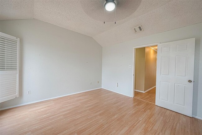 Building Photo - 14947 Heritage Wood Dr