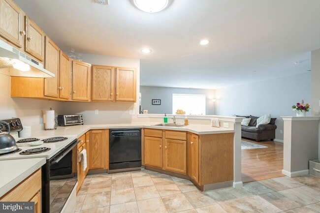 Building Photo - 5404 Drawbridge Ct