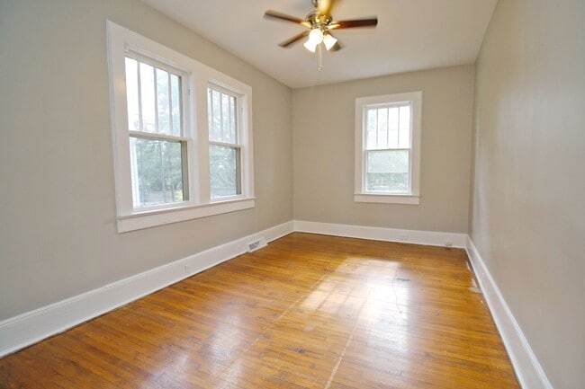 Building Photo - RENOVATED ONE BEDROOM, ONE BATH DUPLEX APARTMENT – AVAILABLE JULY 14TH!