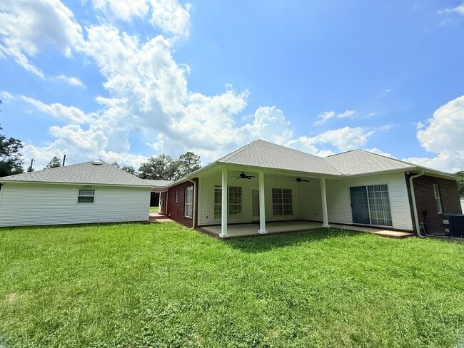 Building Photo - Custom Home On 1.78 Acre Lot