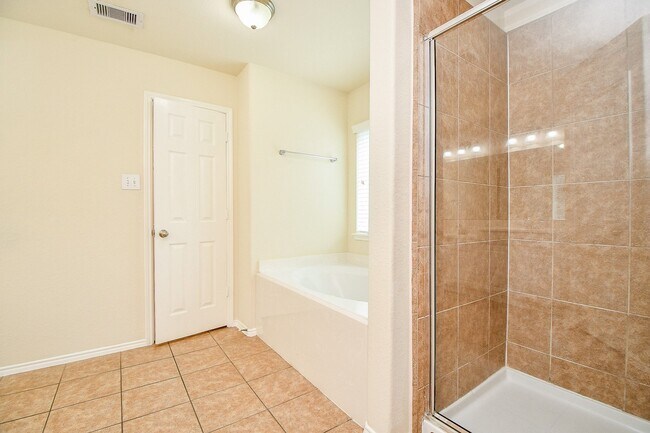 Building Photo - 5327 Stonegate Dr