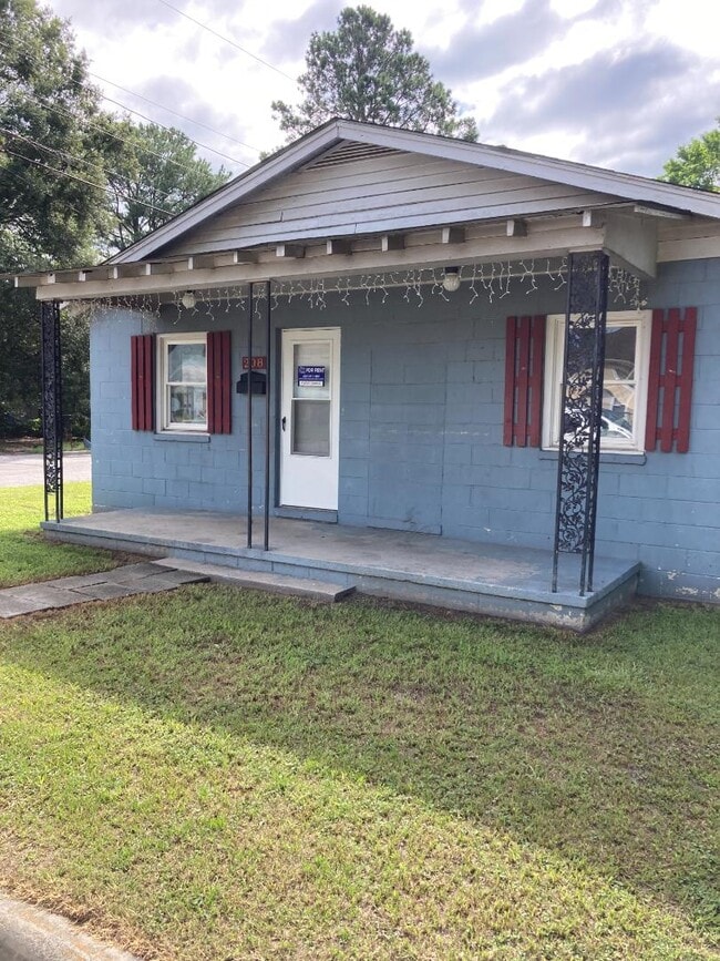 Building Photo - 208 Wainwright Ave E