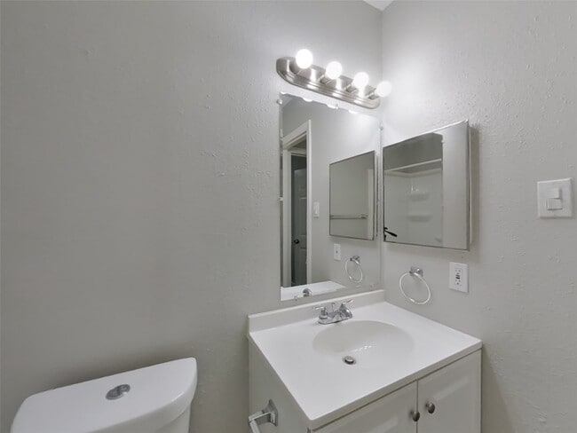 Building Photo - 10919 Almond Grove