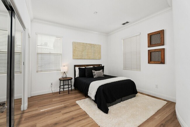 Building Photo - Luxury Living in San Clemente – 5 Bed, 3.5...