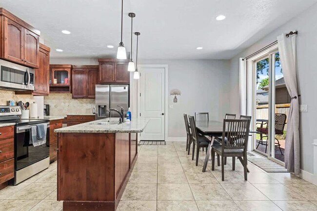 Building Photo - 2965 N LeBlanc Way