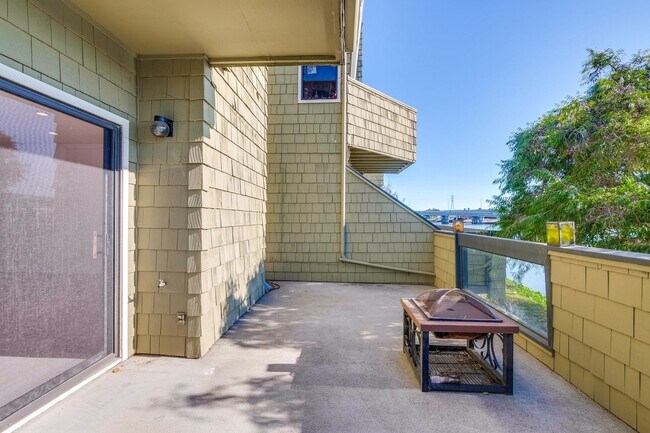 Building Photo - 1108 Shoreline Dr